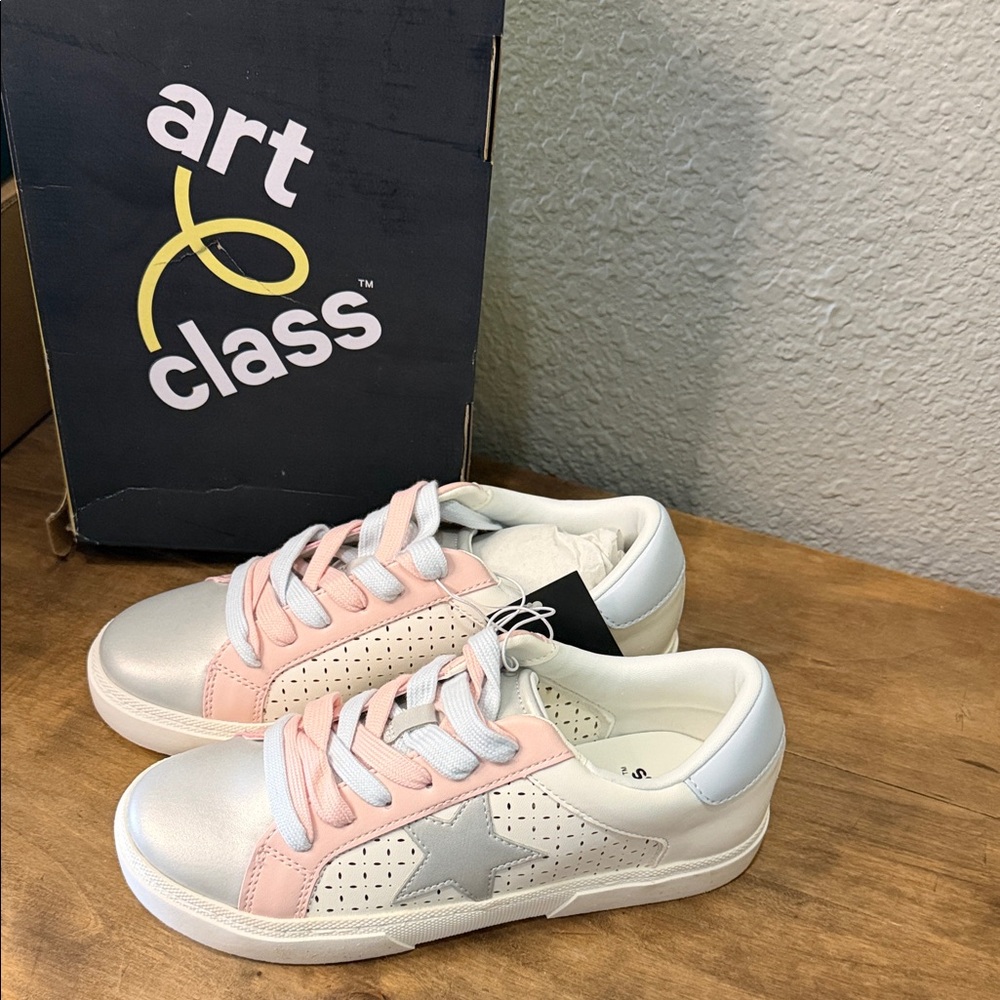 art class Pink and Silver Star Accent Kids Sneakers size 4 NEW